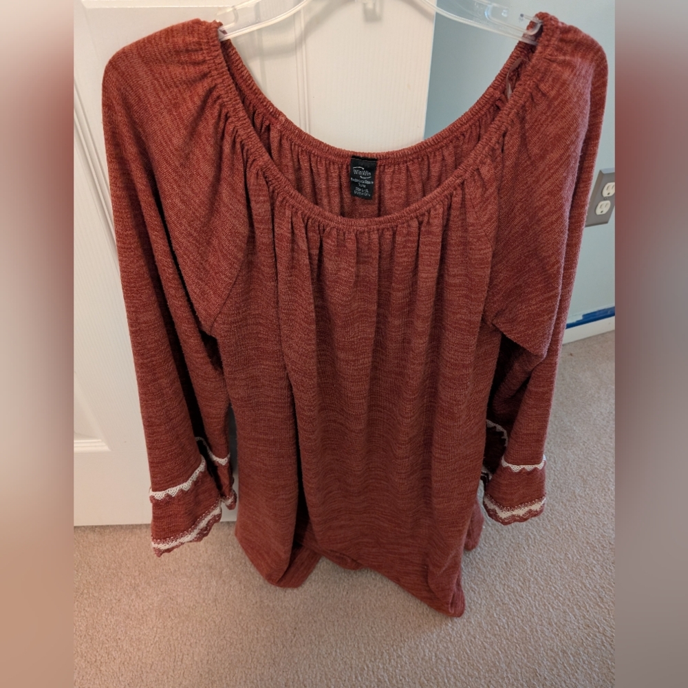 Rust Red Women's Long Sleeve Knit Tunuc with Lace Trim, L-XL, Gently Used